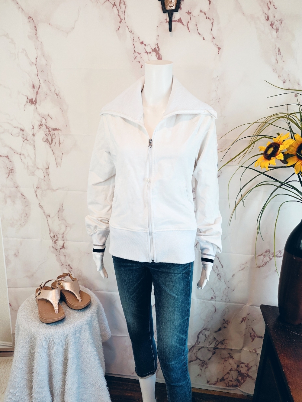 Lululemon White Zip Up Jacket Size 8 Fitted Athleisure Yoga Forme Style OG - Picture 2 of 9